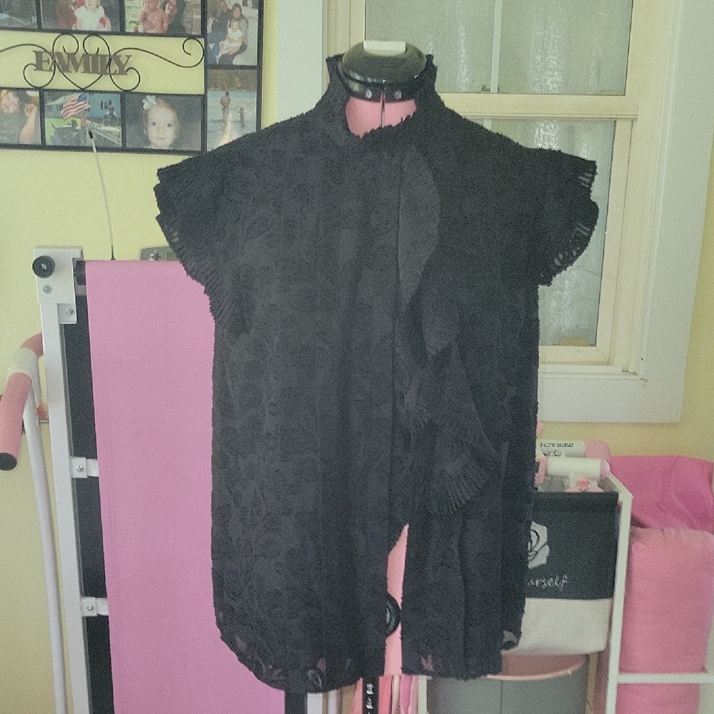 Elie Tahari Black Floral Lace Blouse